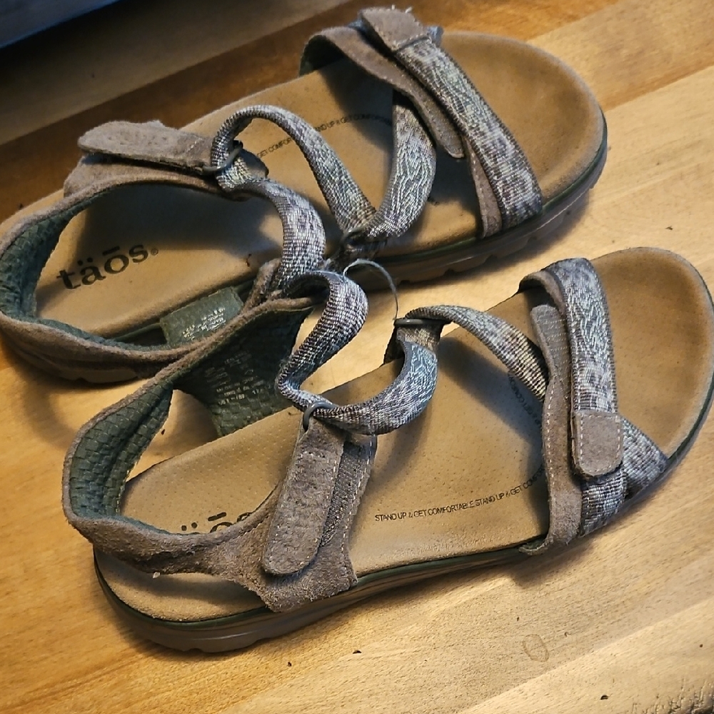 Taos Footwear Gray Strappy Sandals
